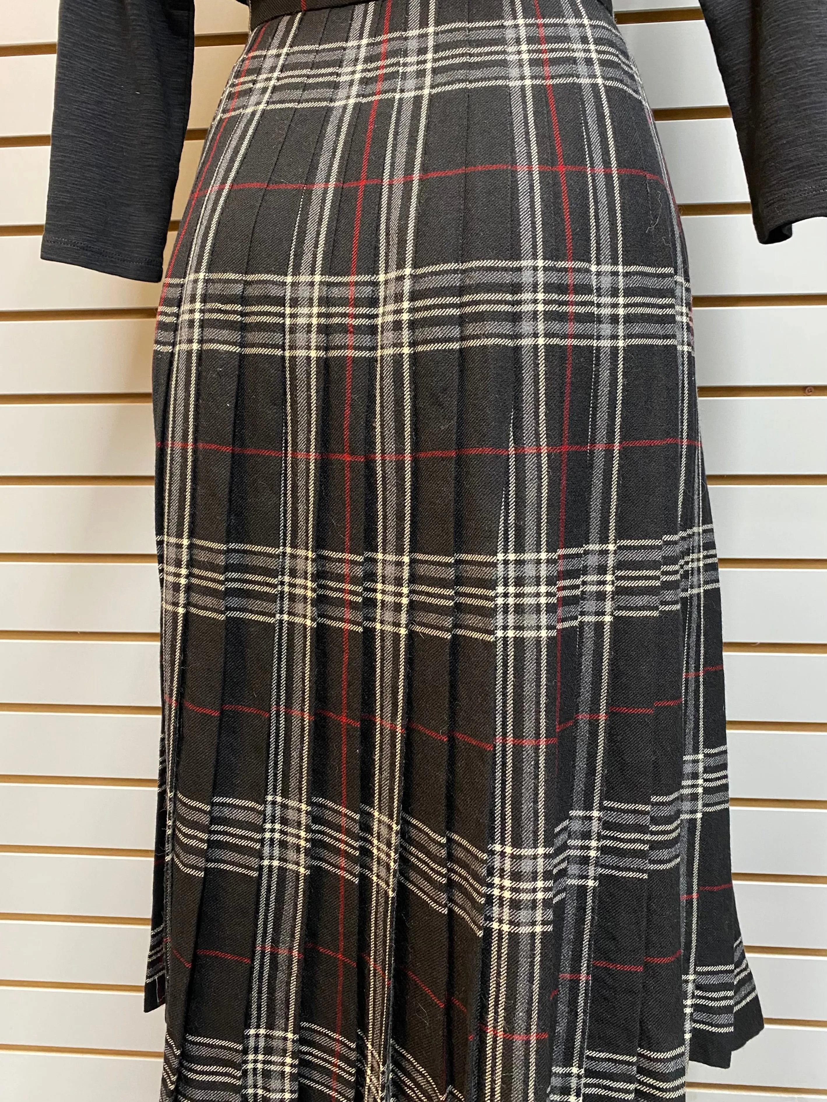 1980s Highland Queen Black