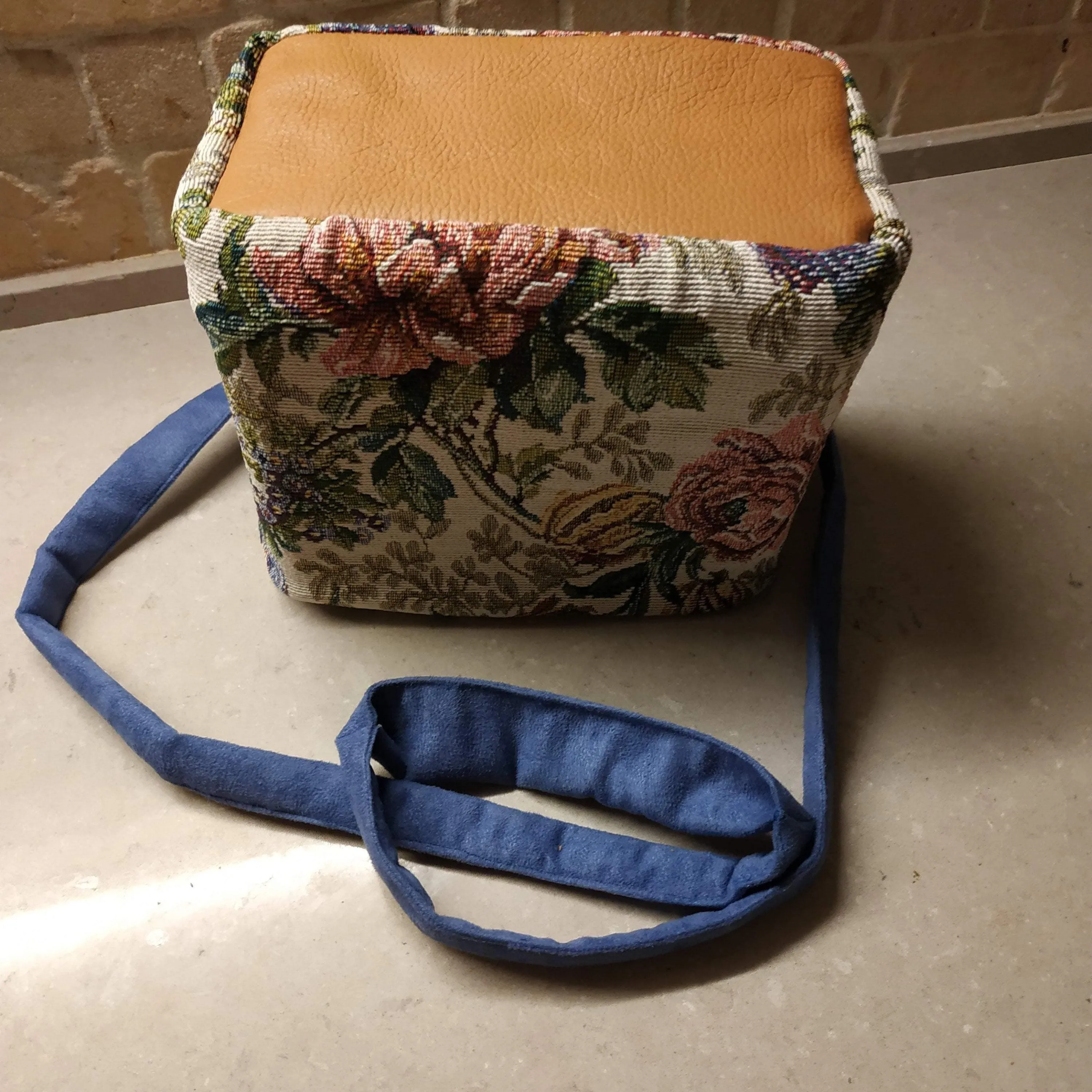 Bags made of tapestry with a long blue-gray handle and a zipper