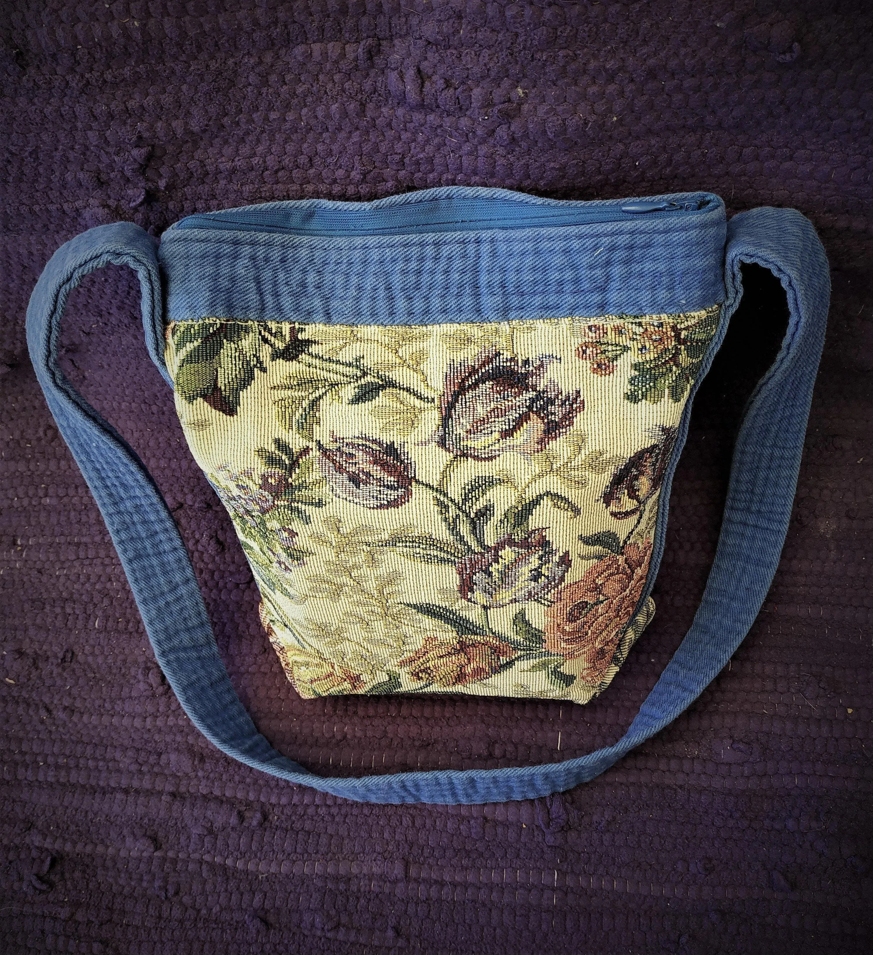 Bags made of tapestry with a long blue-gray handle and a zipper