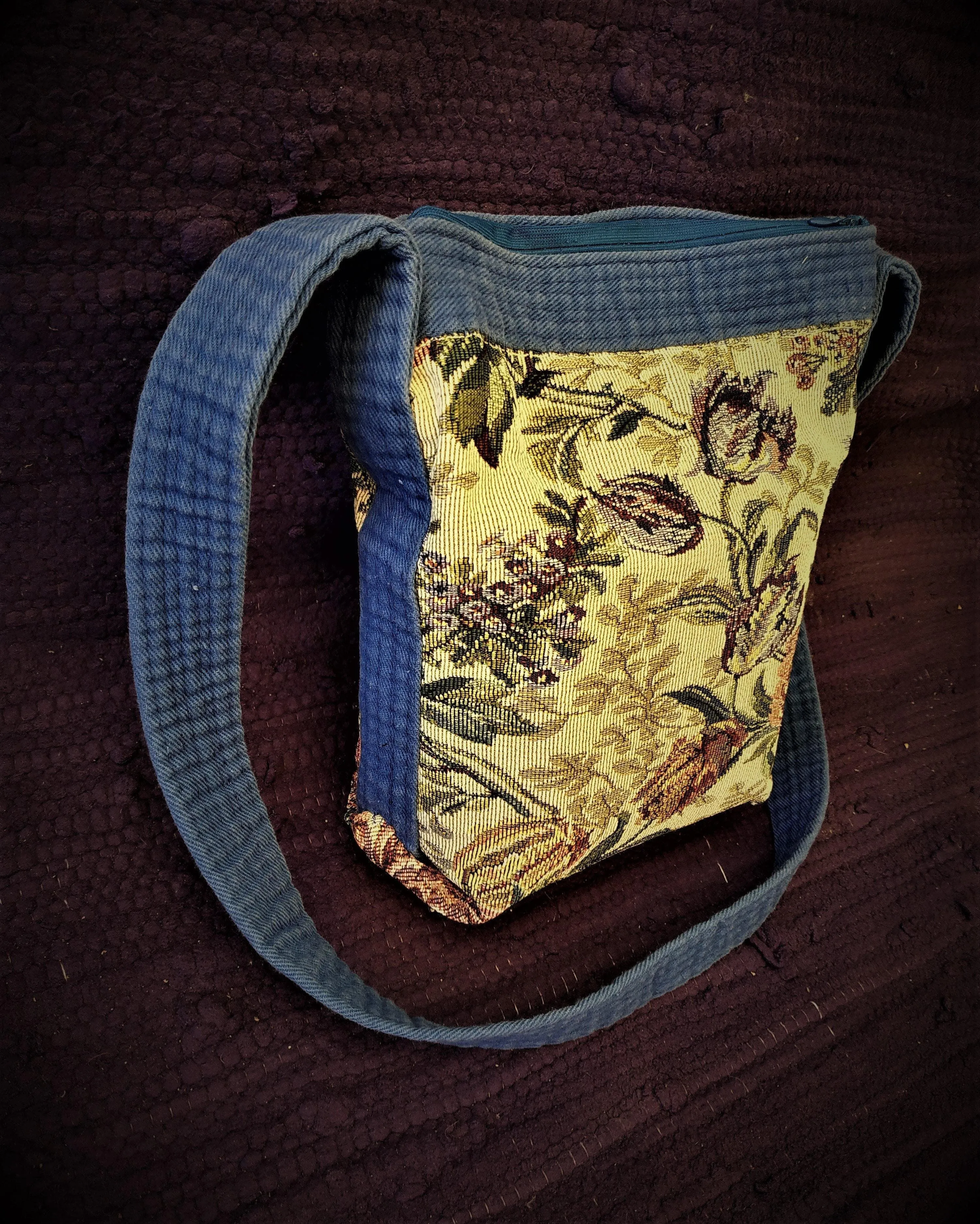 Bags made of tapestry with a long blue-gray handle and a zipper