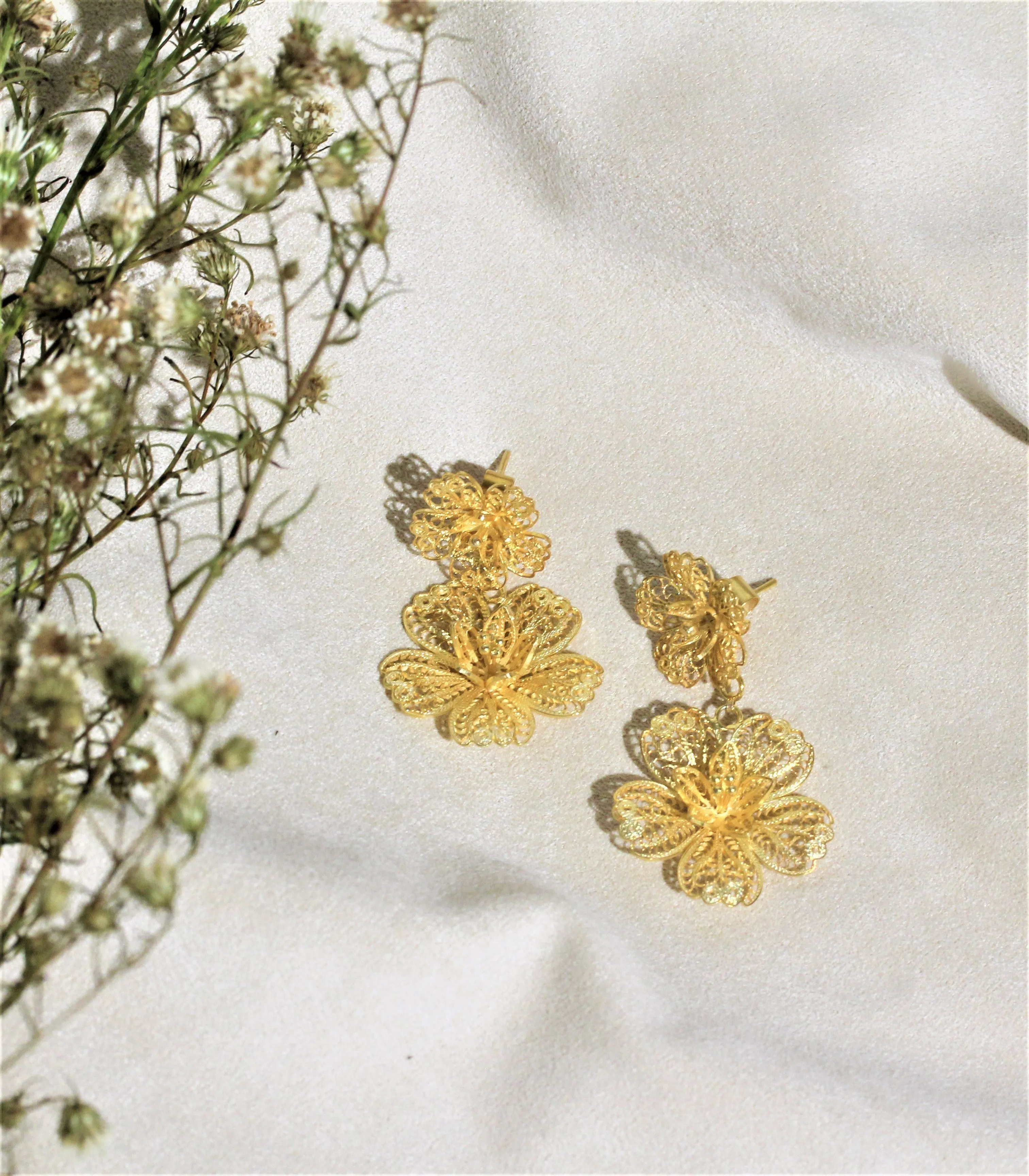 Carnation Filigree Detachable Drop Earrings