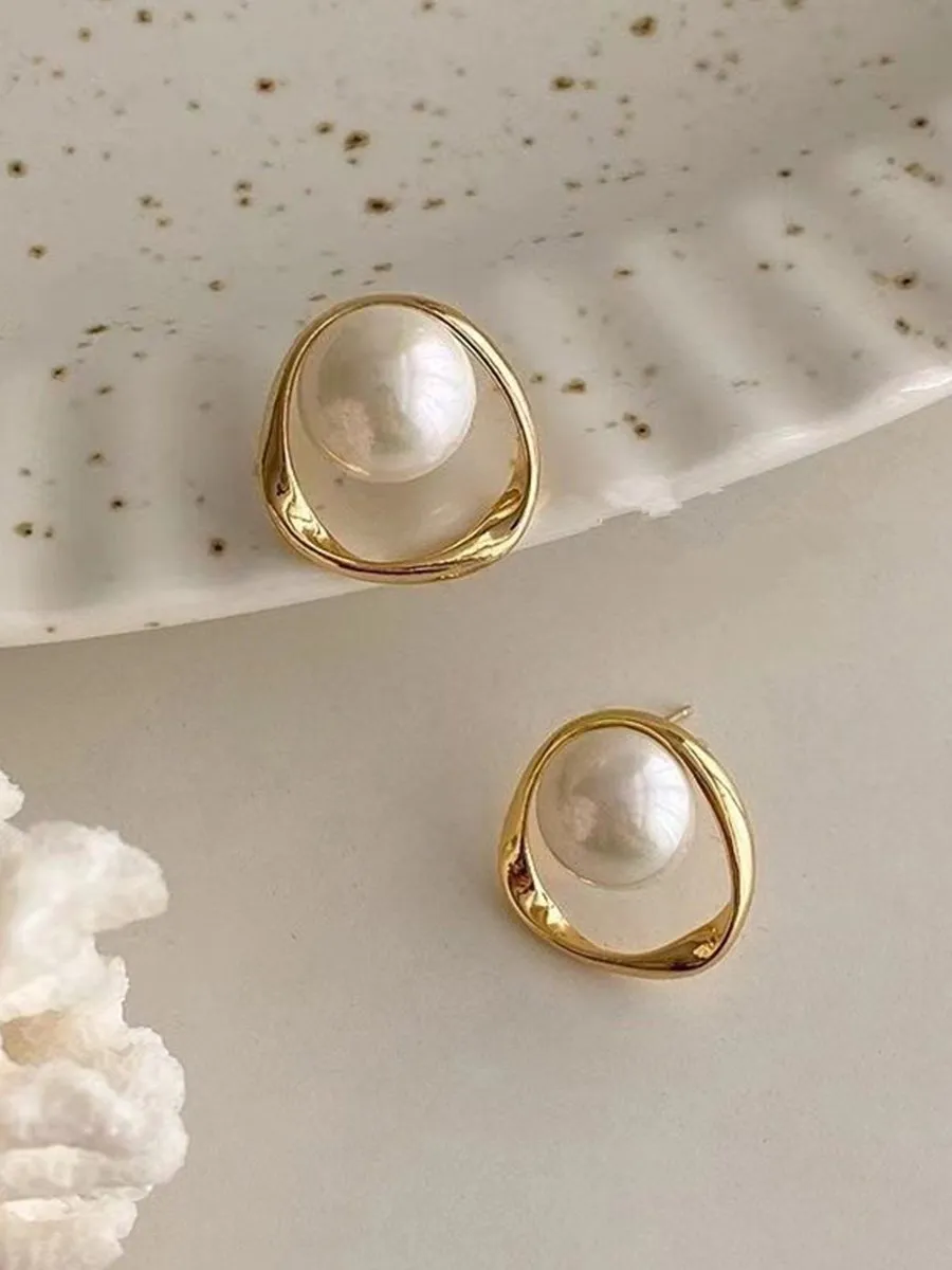 Fashionable Simple and Luxurious Pearl Earrings