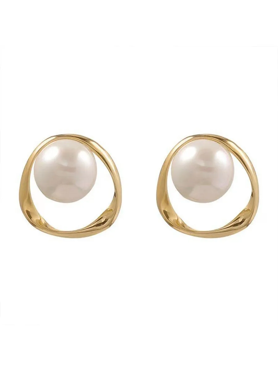 Fashionable Simple and Luxurious Pearl Earrings