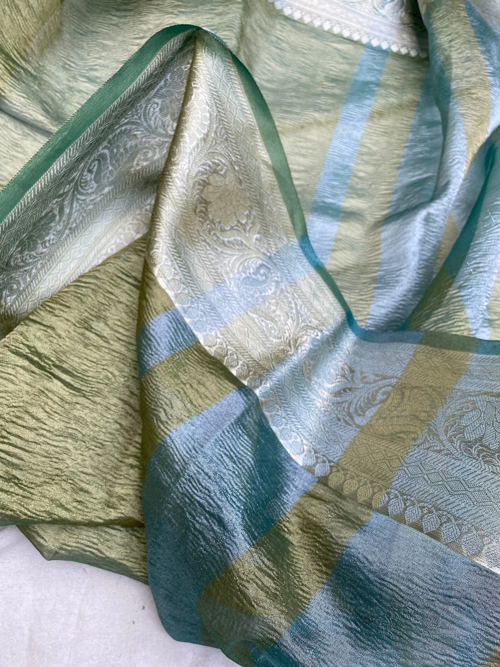 Luxurious Handloom Banarasi Saree in Leaf Green