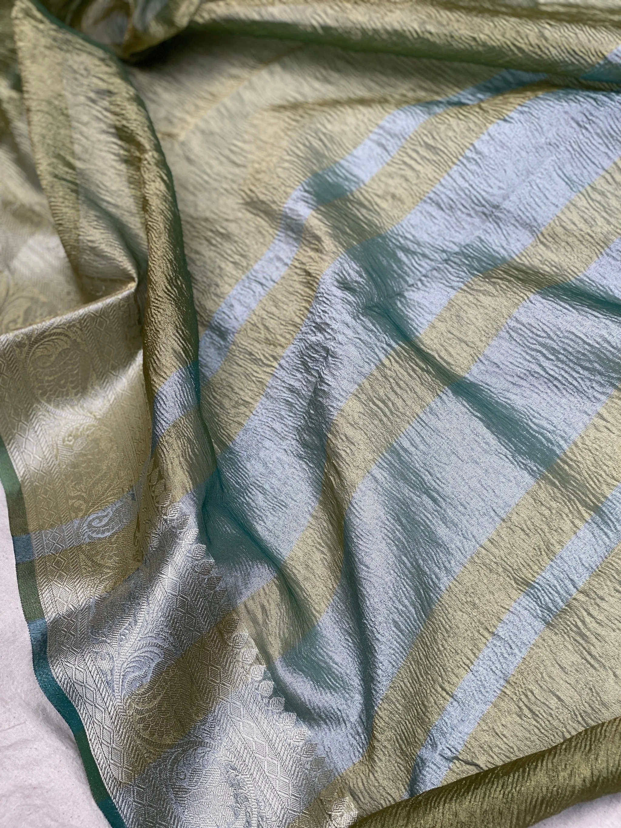 Luxurious Handloom Banarasi Saree in Leaf Green