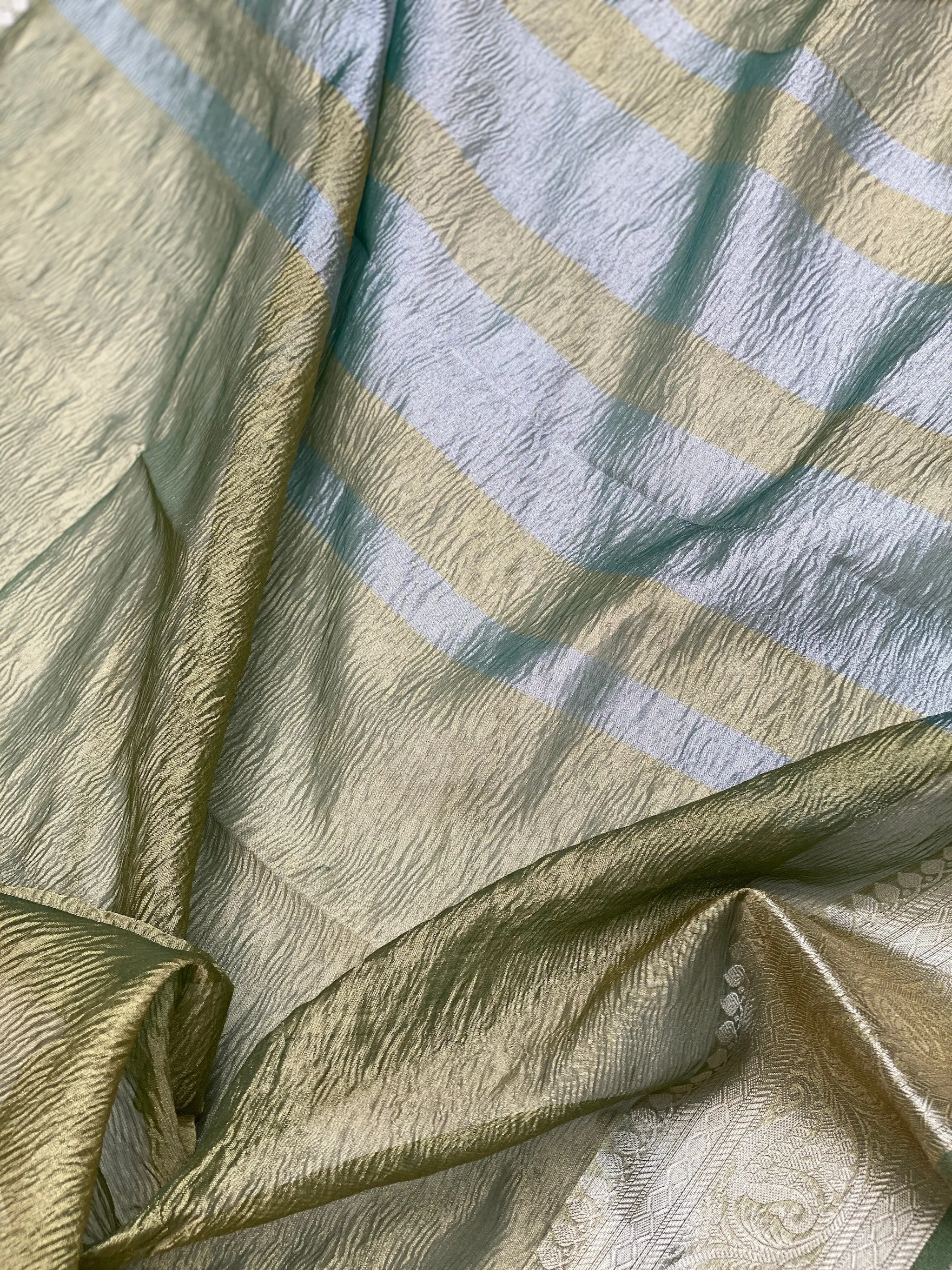 Luxurious Handloom Banarasi Saree in Leaf Green