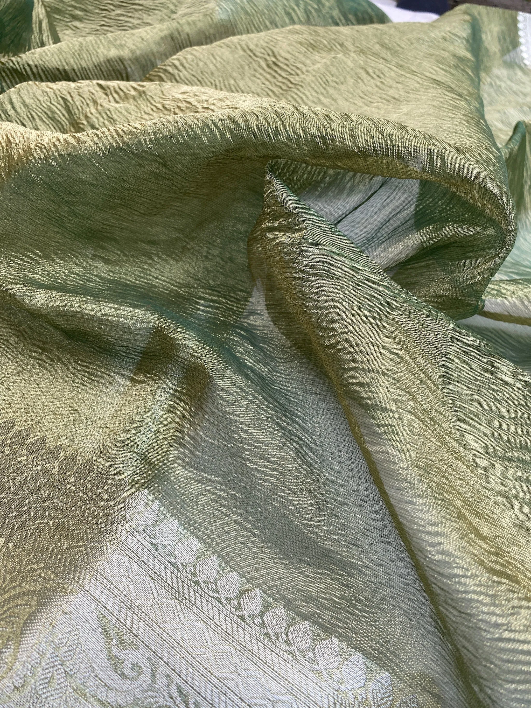 Luxurious Handloom Banarasi Saree in Leaf Green