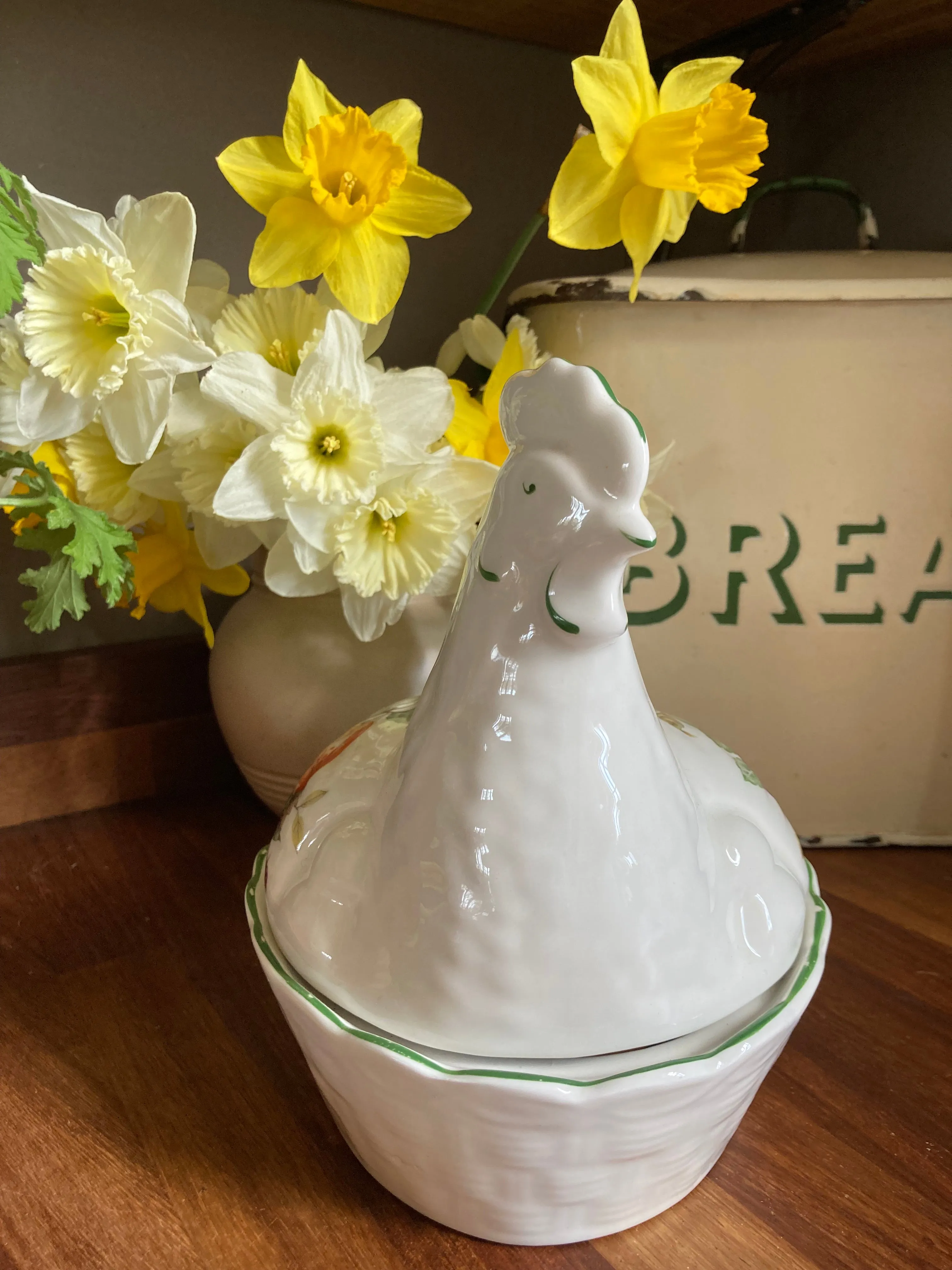 Regal Collection china chicken egg tidy