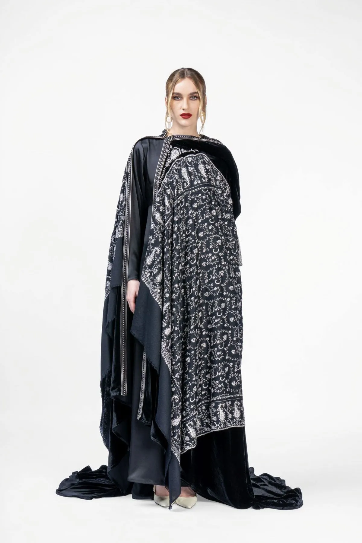 RMDHC2406 Luxurious Noir Velvet Haute Couture Abaya