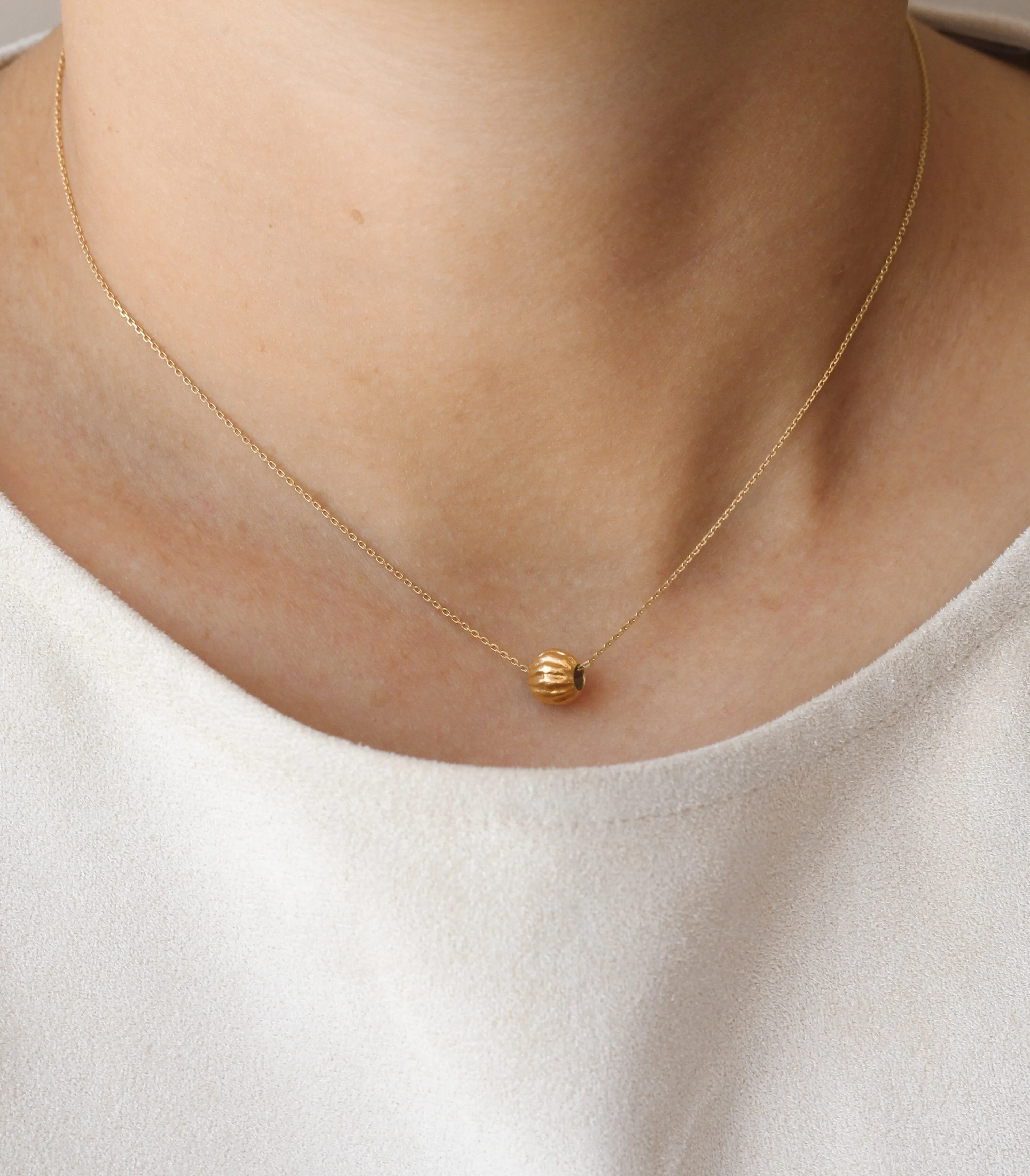 The Daligan Minimalist Chain Pendant Necklace In Gold Filigree