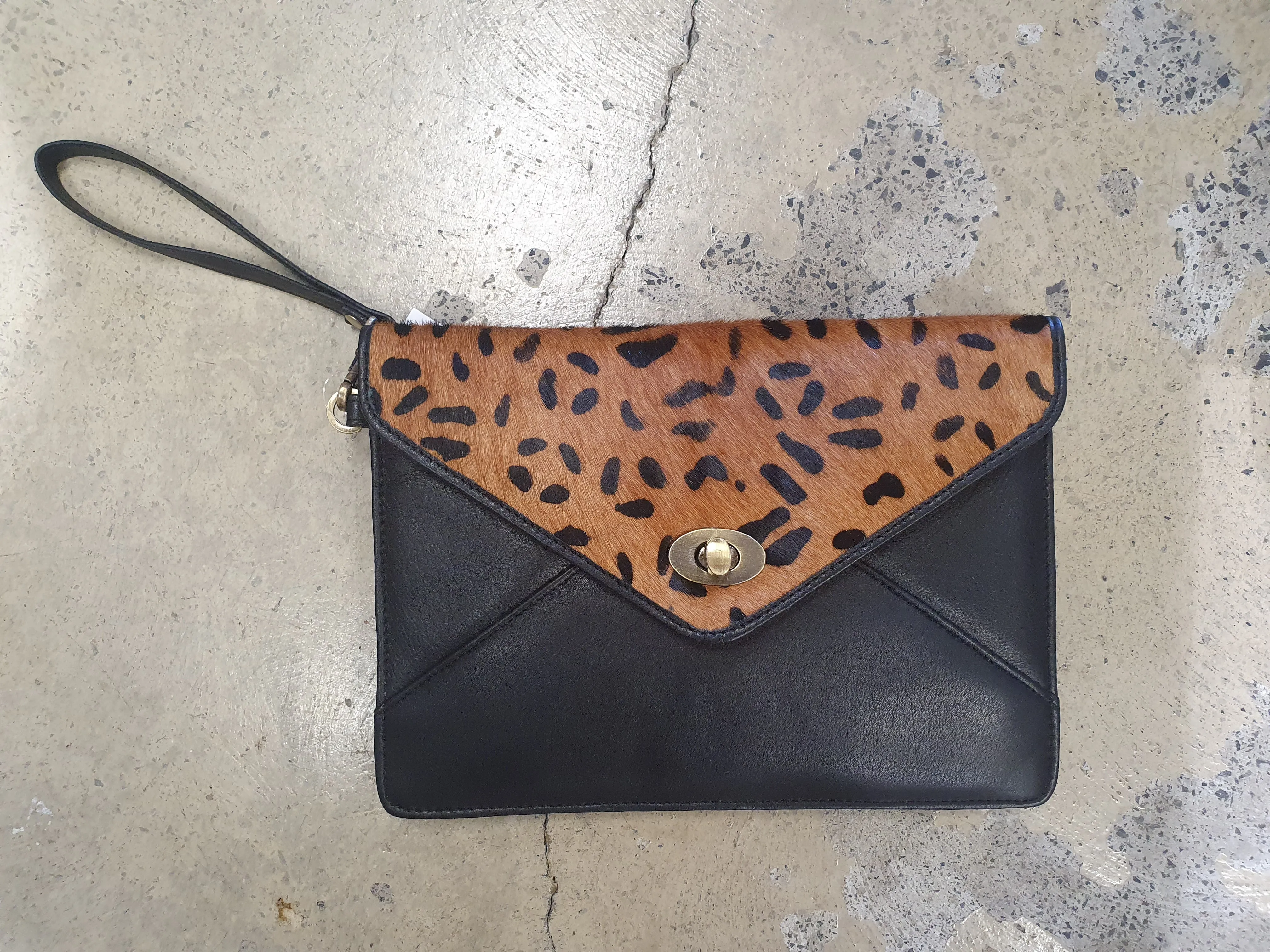 The Design Edge Envelope Cowhide Clutch – Vienna