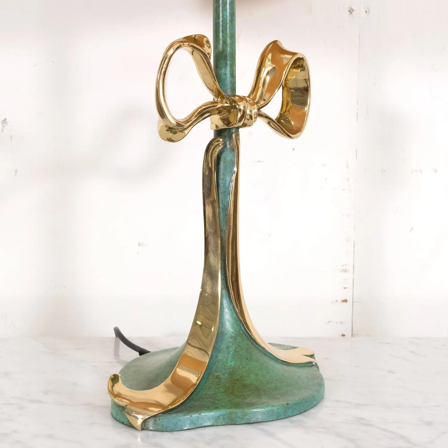 Vintage 20th Century Enameled Bronze Ribbon Table Lamp by Valentí Spain, Signed