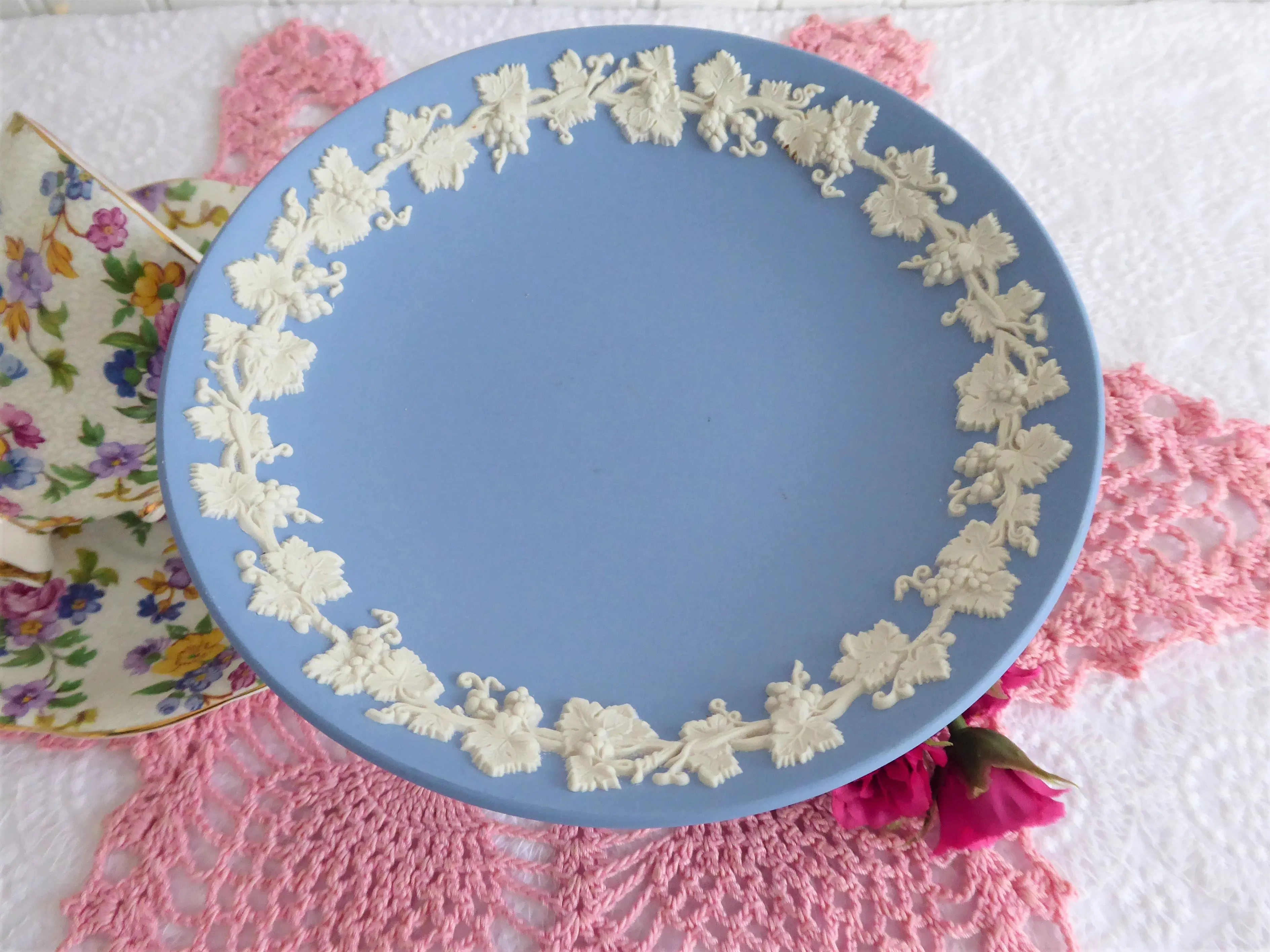 Wedgwood Blue Jasperware Pedestal Compote Taza 1960s Server Grapevines